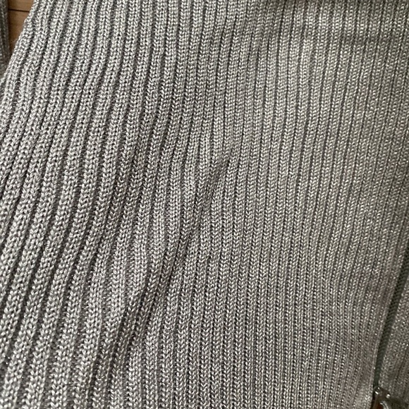 Beautiful Silver Cardigan with Zipper - Picture 7 of 8